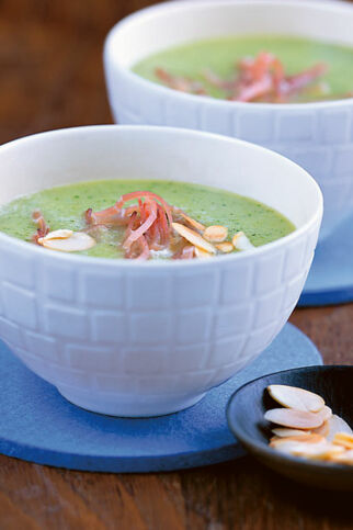 Kalte Zucchinisuppe mit Schinken Kalte Zucchinisuppe mit Schinken
