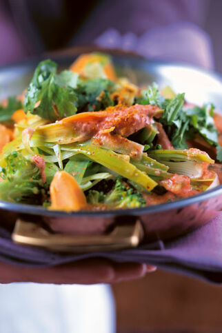 Gemüse-Trio mit Curry-Mandel-Sauce Gemüse-Trio mit Curry-Mandel-Sauce