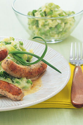 Bratwürste mit Wasabi-Erbsen-Püree Bratwürste mit Wasabi-Erbsen-Püree