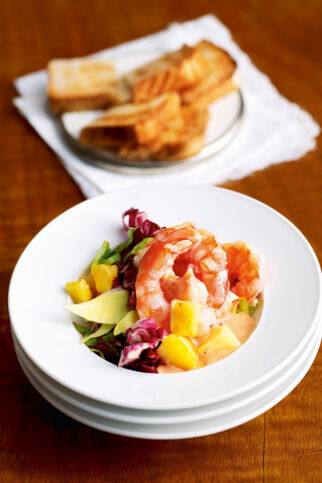 Shrimpscocktail mit Ananas und Chiffonade Shrimpscocktail mit Ananas und Chiffonade