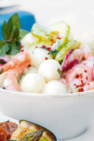 Gurken-Melonen-Salat mit Garnelen Gurken-Melonen-Salat mit Garnelen