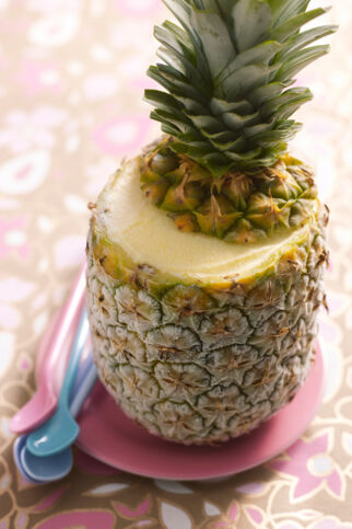 Piña-colada-Eis mit Ananas Piña-colada-Eis mit Ananas