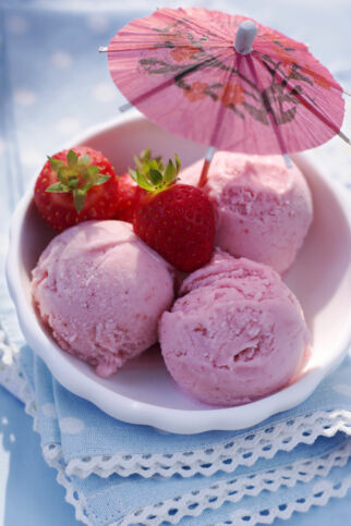 Zartschmelzendes Erdbeereis Zartschmelzendes Erdbeereis