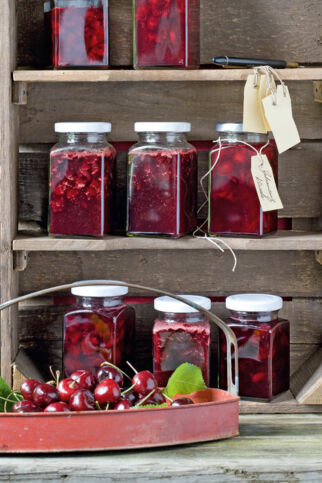 Kirschkonfitüre mit Balsamessig und schwarzem Pfeffer Kirschkonfitüre mit Balsamessig und schwarzem Pfeffer