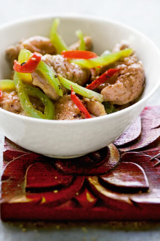 Schweinefleisch mit Paprikagemüse (Muh Pad Prik Ohn) Schweinefleisch mit Paprikagemüse (Muh Pad Prik Ohn)