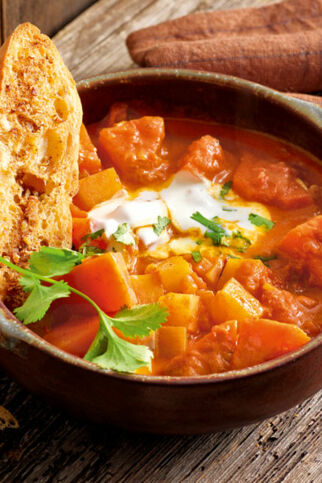 Kürbis-Steckrüben-Curry mit Würzfladenbrot Kürbis-Steckrüben-Curry mit Würzfladenbrot
