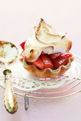 Baiser-Erdbeer-Törtchen Baiser-Erdbeer-Törtchen