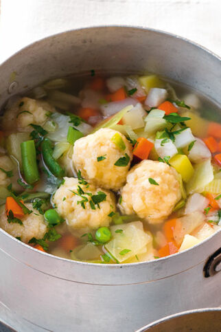 Gemüse-Eintopf mit Semmelknödeln Gemüse-Eintopf mit Semmelknödeln