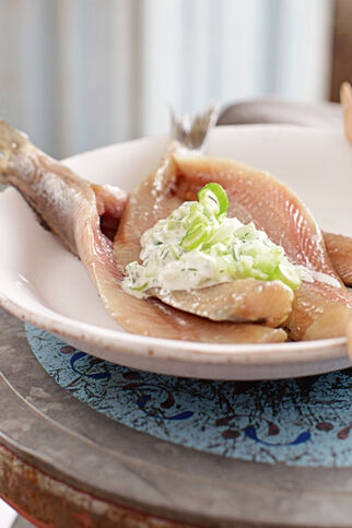 Matjes mit Frühlingszwiebelrahm Matjes mit Frühlingszwiebelrahm