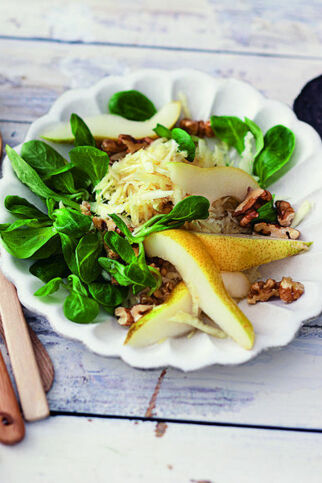 Pastinaken-Feldsalat mit Birne Pastinaken-Feldsalat mit Birne