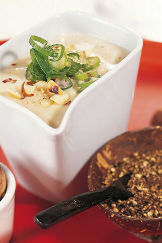 Käsesauce mit Haselnüssen Käsesauce mit Haselnüssen