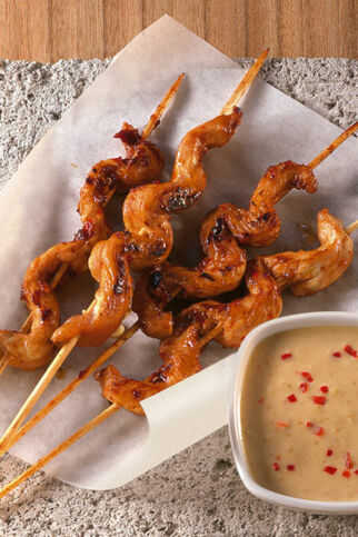 Saté-Spieße mit Erdnuss-Sauce Saté-Spieße mit Erdnuss-Sauce