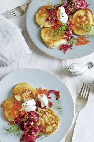 Buchweizen-Blini mit Rote-Bete-Tatar und Kaviar Buchweizen-Blini mit Rote-Bete-Tatar und Kaviar