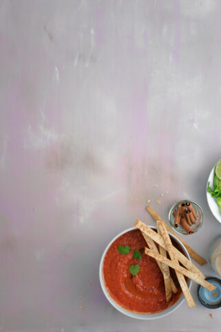 Tex-Mex-Suppe mit Tortillastreifen Tex-Mex-Suppe mit Tortillastreifen