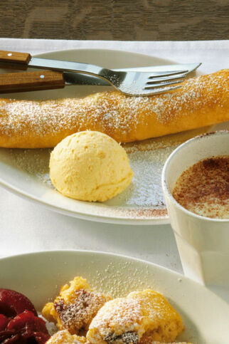 Palatschinken mit Vanilleeis Palatschinken mit Vanilleeis