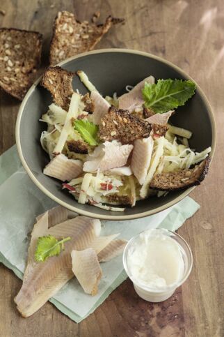 Geräucherte Forelle auf Kohlrabisalat Geräucherte Forelle auf Kohlrabisalat