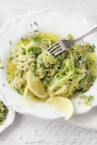 Zucchinispaghetti al limone Zucchinispaghetti al limone