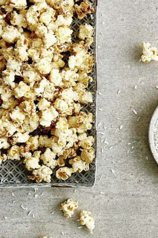 Exotisches Kokos-Popcorn Exotisches Kokos-Popcorn