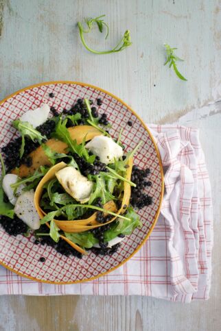 Beluga-Linsen-Salat mit Fisch und Rucola Beluga-Linsen-Salat mit Fisch und Rucola