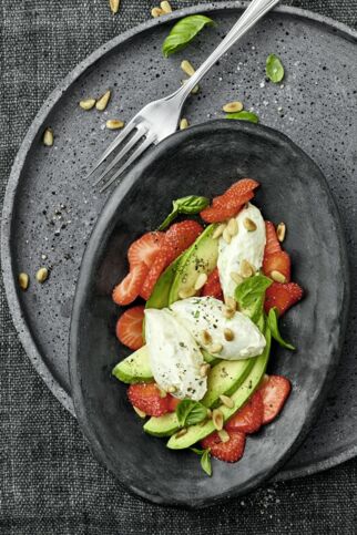 Avocadosalat mit Erdbeeren Avocadosalat mit Erdbeeren