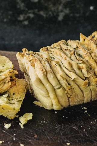 Zupfbrot mit Kräuterbutter Zupfbrot mit Kräuterbutter