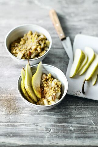 Lupinen-Porridge mit Birnen Lupinen-Porridge mit Birnen