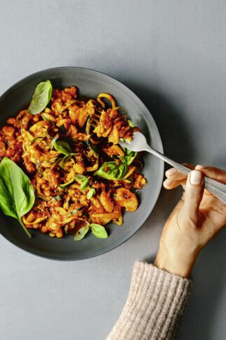 Zucchini-Spaghetti mit Linsen-Bolo Zucchini-Spaghetti mit Linsen-Bolo