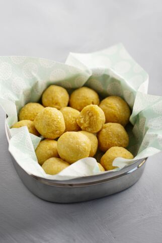 Polenta-Kokos-Bällchen Polenta-Kokos-Bällchen