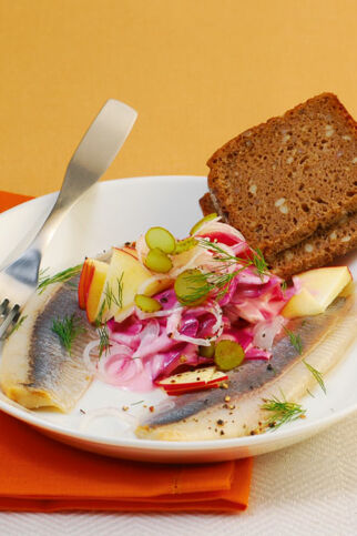 Matjes mit Rote-Bete-Rahm Matjes mit Rote-Bete-Rahm