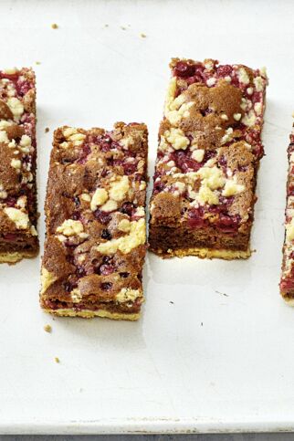 Johannisbeer-Nugat-Schnitten Johannisbeer-Nugat-Schnitten