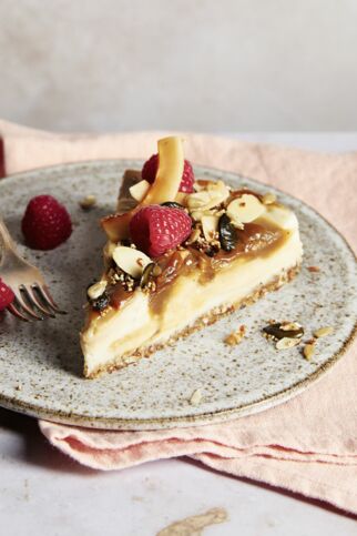 Cashewtorte mit Salz-Karamellsauce Cashewtorte mit Salz-Karamellsauce
