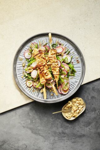 Asiatischer Zuckerschotensalat mit Hähnchen-Saté Asiatischer Zuckerschotensalat mit Hähnchen-Saté