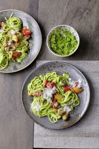 Paprika-Spaghetti mit Grünkohl-Pesto Paprika-Spaghetti mit Grünkohl-Pesto