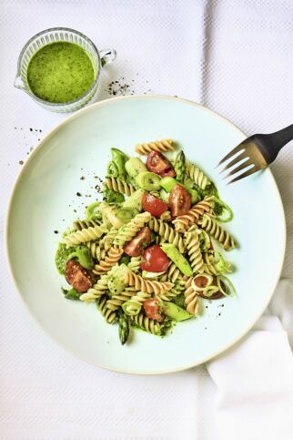 Nudel-Spargel-Salat mit Spinatmarinade Nudel-Spargel-Salat mit Spinatmarinade