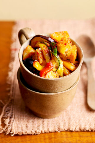 Panzanella mit gegrilltem Gemüse und Paprikavinaigrette Panzanella mit gegrilltem Gemüse und Paprikavinaigrette