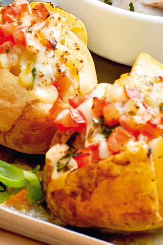 Ofenkartoffeln mit Pizza-Füllung Ofenkartoffeln mit Pizza-Füllung