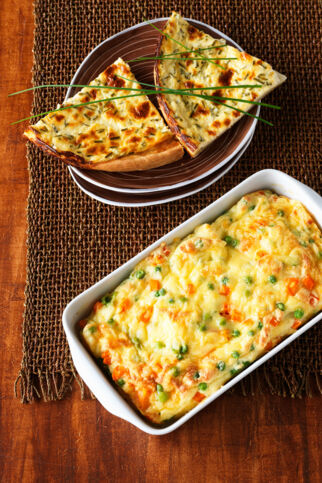 Kartoffelauflauf mit Erbsen und Möhren Kartoffelauflauf mit Erbsen und Möhren