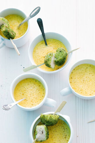 Curry-Schaumsüppchen mit Jakobsmuscheln Curry-Schaumsüppchen mit Jakobsmuscheln