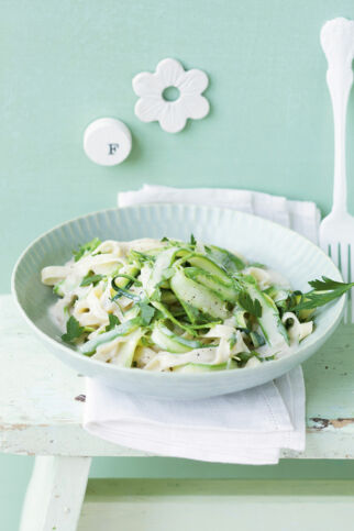 Nudeln mit grünem Gemüse Nudeln mit grünem Gemüse