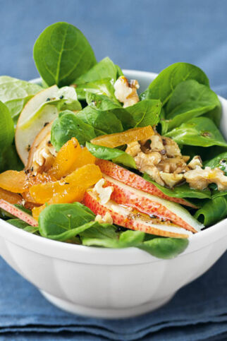 Feldsalat mit Birne und Aprikosen Feldsalat mit Birne und Aprikosen