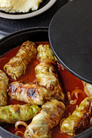 Kohlrouladen mit Hackfleisch-Hähnchen-Füllung Kohlrouladen mit Hackfleisch-Hähnchen-Füllung