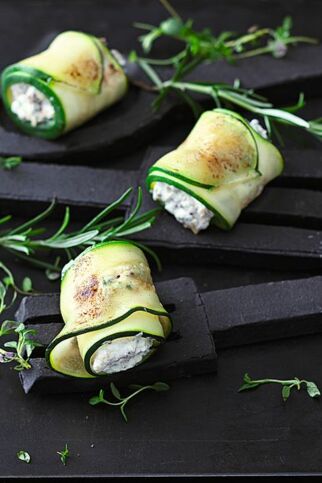 Zucchiniröllchen mit Ziegenkäse Zucchiniröllchen mit Ziegenkäse