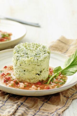 Kräuter-Flans mit Radieschen-Vinaigrette Kräuter-Flans mit Radieschen-Vinaigrette