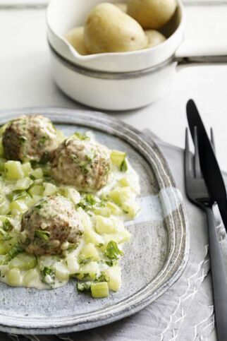 Schmorgurken mit Hackbällchen und Pellkartoffeln Schmorgurken mit Hackbällchen und Pellkartoffeln