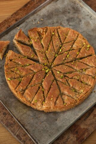 Dinkel-Baklava mit Mandeln und Pistazien Dinkel-Baklava mit Mandeln und Pistazien