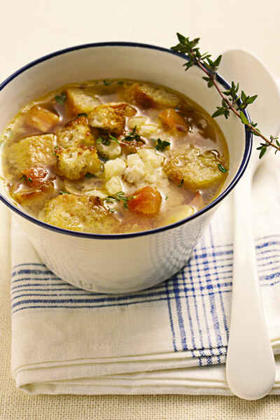 Brotsuppe mit Tomaten und Käse