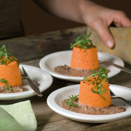 Paprikaflans mit Sardellensauce Paprikaflans mit Sardellensauce