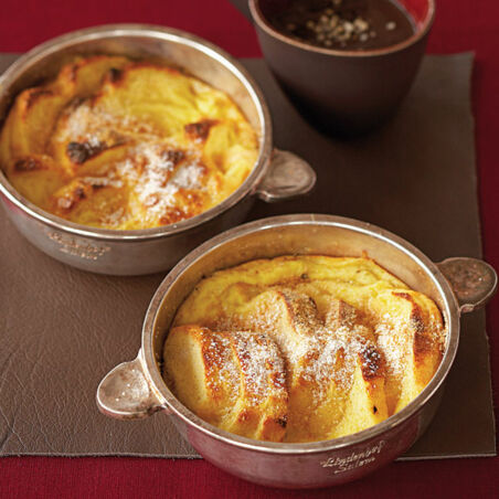 Brotauflauf mit Bischofssauce Brotauflauf mit Bischofssauce