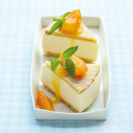 Käsesahnetorte mit Aprikosen-Kompott Käsesahnetorte mit Aprikosen-Kompott