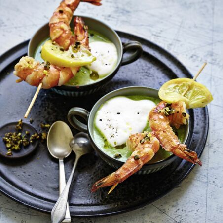 Lauch-Granny-Cappuccino mit grünem Pfeffer und Garnelen Lauch-Granny-Cappuccino mit grünem Pfeffer und Garnelen